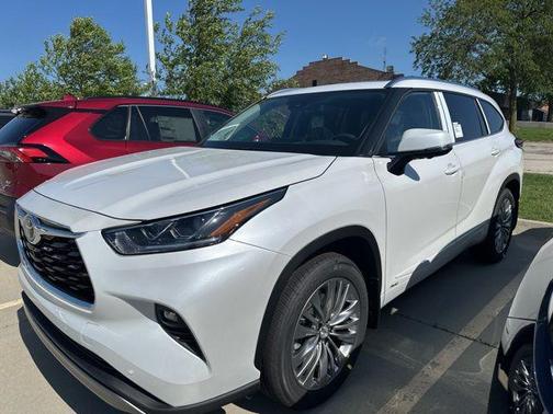 2025 Toyota Highlander Hybrid Platinum