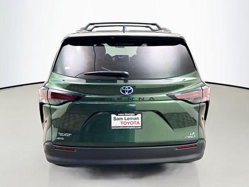 2023 Toyota Sienna LE