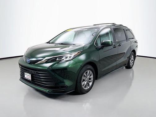 2023 Toyota Sienna LE