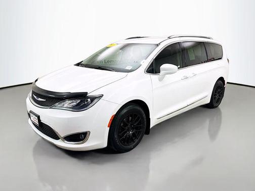 Bright White Clearcoat 2018 Chrysler Pacifica Touring-L Plus