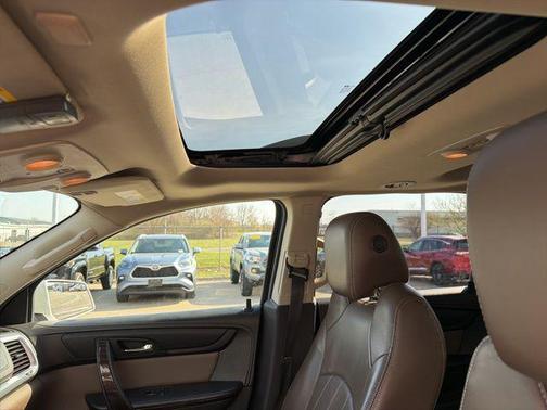 White 2016 GMC Acadia SLT-2