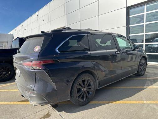 2022 Toyota Sienna XSE 7 Passenger