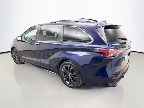 2022 Toyota Sienna XSE 7 Passenger