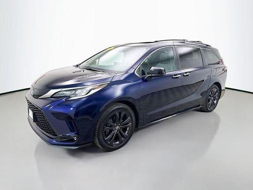 2022 Toyota Sienna XSE 7 Passenger