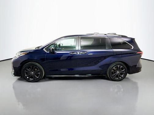2022 Toyota Sienna XSE 7 Passenger