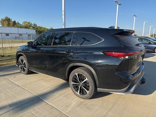2022 Toyota Highlander XSE