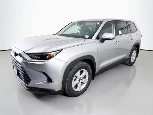 2025 Toyota Highlander LE