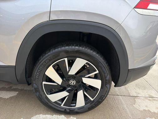 2025 Volkswagen Atlas Cross Sport 2.0T SE w/Technology 4MOTION