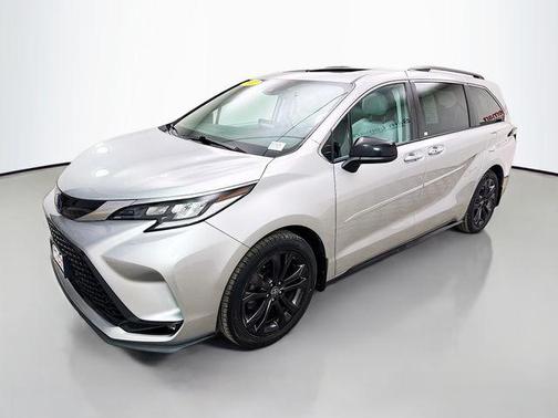 2022 Toyota Sienna XSE 7 Passenger