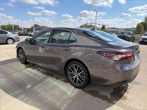 2021 Toyota Camry Hybrid XLE