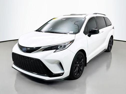 2024 Toyota Sienna XSE 7 Passenger