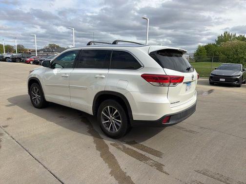 Blizzard Pearl 2017 Toyota Highlander XLE