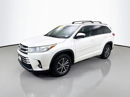 Blizzard Pearl 2017 Toyota Highlander XLE