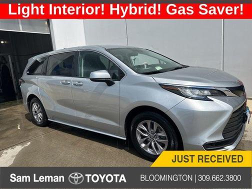 2022 Toyota Sienna LE