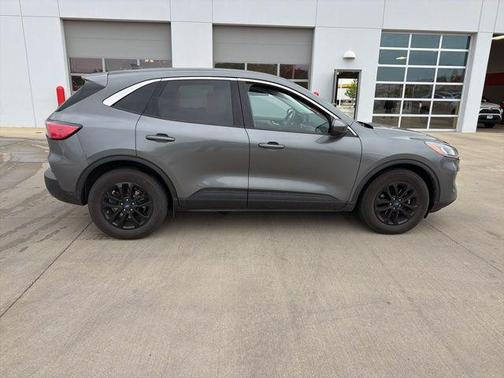 Carbonized Gray Metallic 2021 Ford Escape SE
