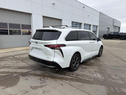 2025 Toyota Sienna Platinum