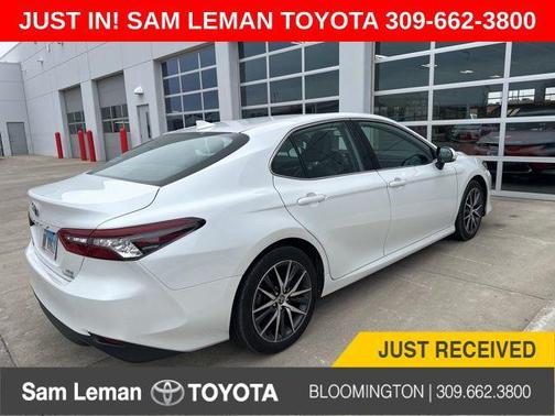 2022 Toyota Camry Hybrid XLE