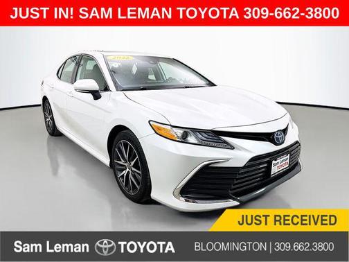 2022 Toyota Camry Hybrid XLE