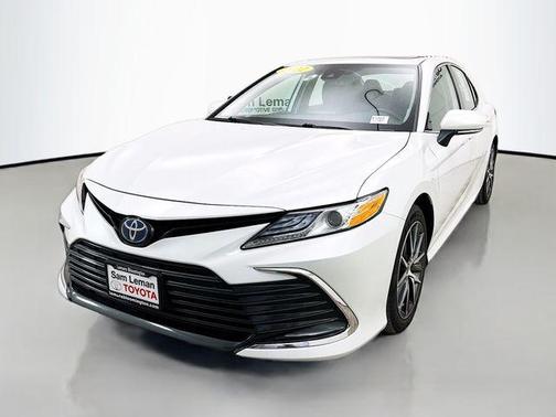 2022 Toyota Camry Hybrid XLE