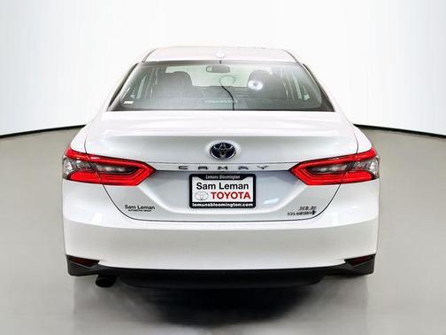 2022 Toyota Camry Hybrid XLE