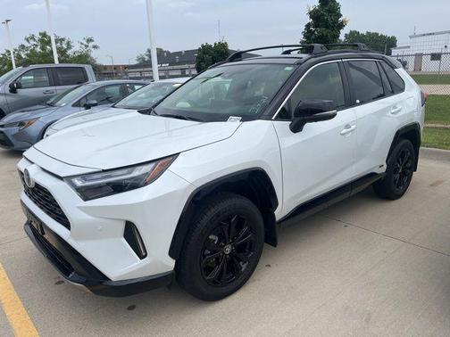 2024 Toyota RAV4 Hybrid SE
