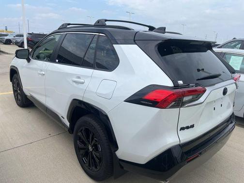 2024 Toyota RAV4 Hybrid SE