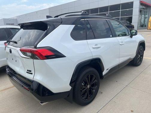 2024 Toyota RAV4 Hybrid SE