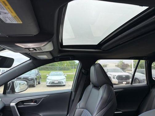 Wind Chill Pearl/Midnight Black Metallic 2023 Toyota RAV4 Hybrid SE
