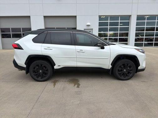Wind Chill Pearl/Midnight Black Metallic 2023 Toyota RAV4 Hybrid SE