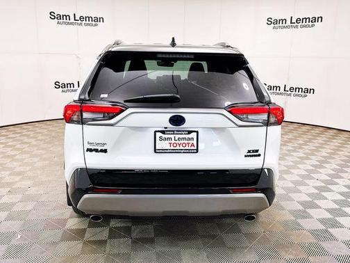 Wind Chill Pearl/Midnight Black Metallic 2023 Toyota RAV4 Hybrid SE