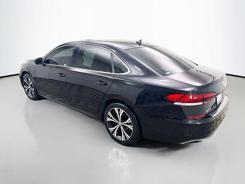 Deep Black Pearl 2021 Volkswagen Passat 2.0T SE