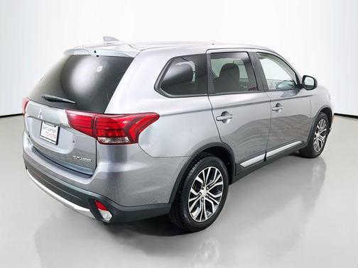 2017 Mitsubishi Outlander ES