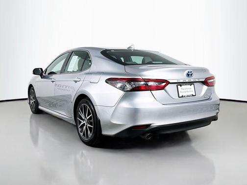 2022 Toyota Camry Hybrid XLE