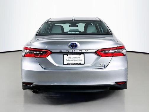2022 Toyota Camry Hybrid XLE
