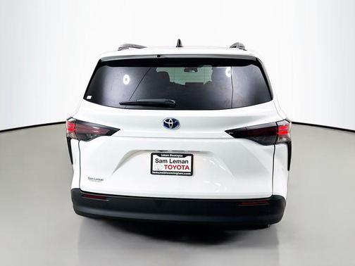 2023 Toyota Sienna LE