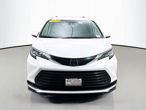 2023 Toyota Sienna LE