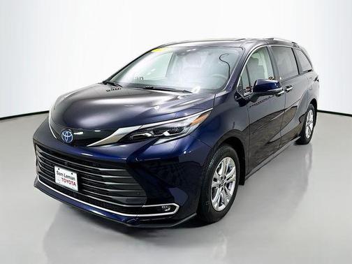 2024 Toyota Sienna Platinum 7 Passenger
