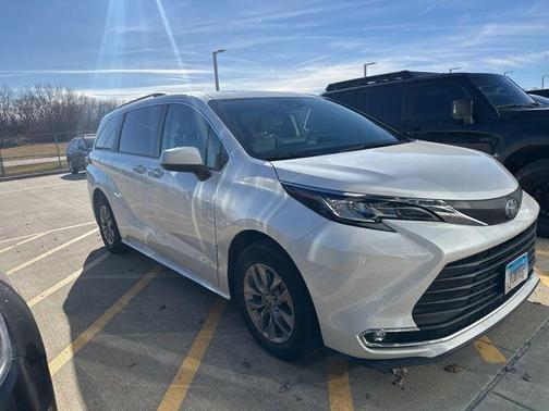 2022 Toyota Sienna XLE