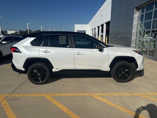 2023 Toyota RAV4 Hybrid SE