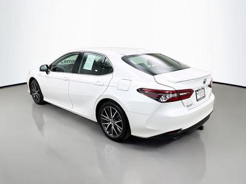 2021 Toyota Camry Hybrid XLE