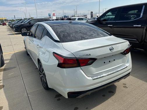 2021 Nissan Altima SR FWD