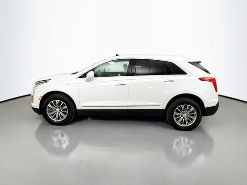 Crystal White 2018 Cadillac XT5 Luxury