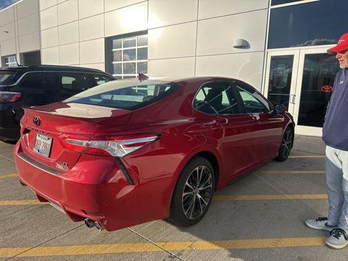 2020 Toyota Camry SE