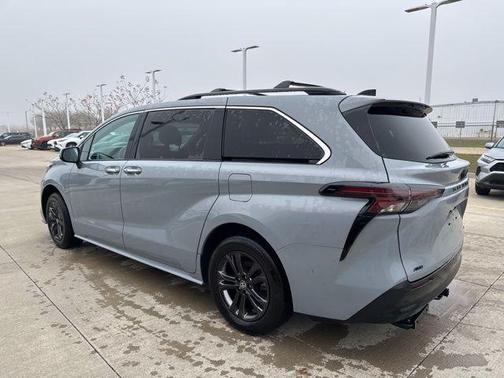 2024 Toyota Sienna Woodland Edition