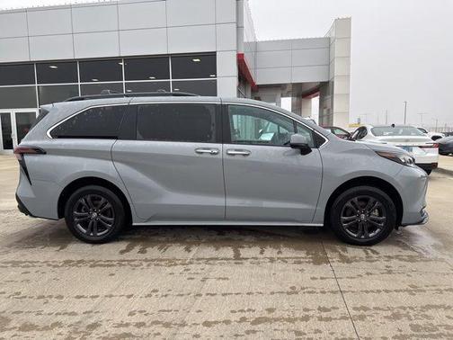 2024 Toyota Sienna Woodland Edition