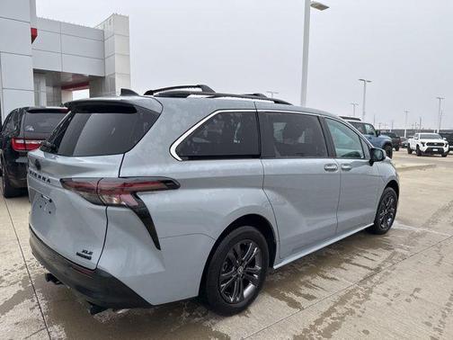 2024 Toyota Sienna Woodland Edition