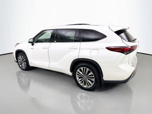 2021 Toyota Highlander Hybrid Platinum