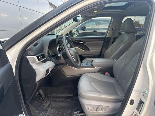 2023 Toyota Highlander Hybrid XLE