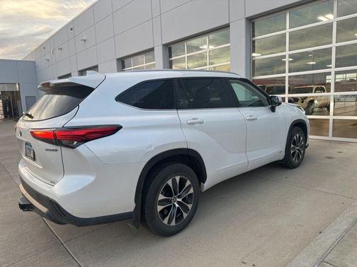 2023 Toyota Highlander Hybrid XLE