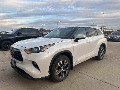 2023 Toyota Highlander Hybrid XLE